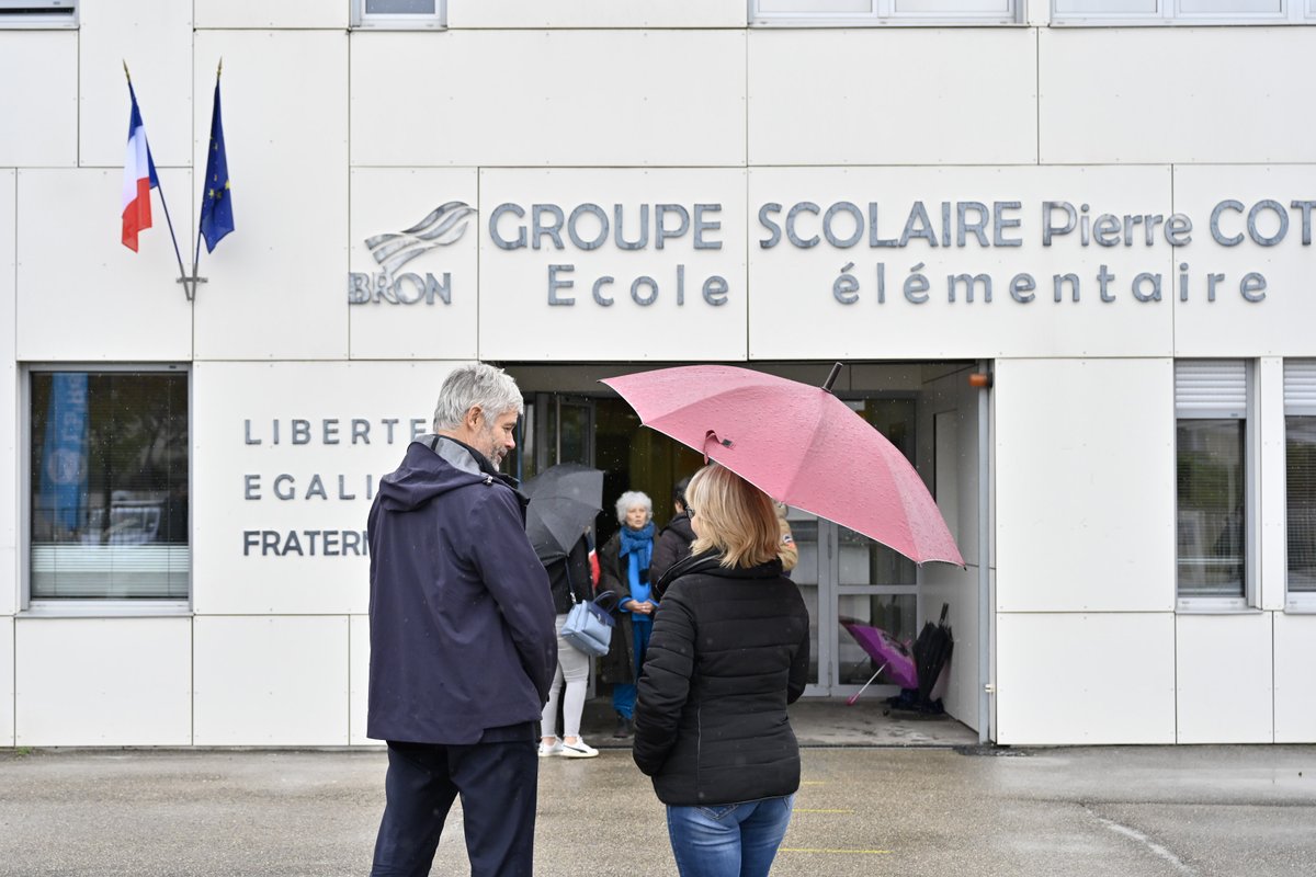 laurentwauquiez's tweet photo. Caméras de vidéoprotection, alarmes, matériel pour la police municipale... la Région crée un pack de sécurité écoles doté de 10M€ pour que les écoles maternelles et primaires soient sécurisées, au même titre que nos lycées.

Nous ferons tout pour protéger nos enfants. https://t.co/5Bt8G1ccwg
