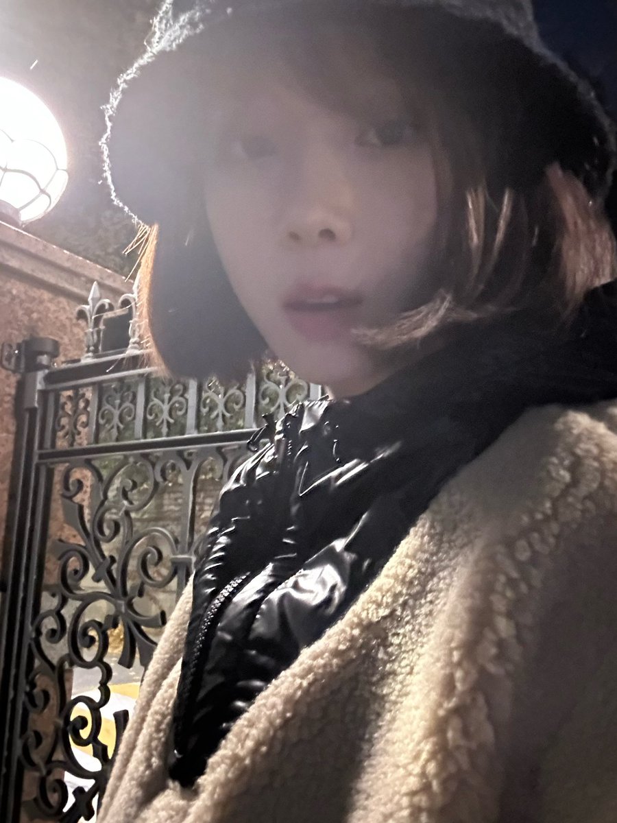 aespasbbl's tweet photo. [221128] 9:10PM KST/11:10PM AEDT: ⭐️ 

- +📸
- the original (picture)..?
- actually, it’s similar 
- but… it’s kind of… unfamiliar… 
- eu-ik, you get what i mean https://t.co/8Pq2eLD7Ns