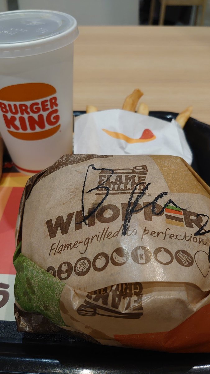 massa_neco's tweet photo. 時間がないのでさくっと
#バーキン　
HERMESﾁﾞｬﾅｲﾖ笑

魔法の呪文は
オールヘビー・ハーフカットで！

オールヘビーで！
と言うと下記が無料で1.5倍になるよ！
レタス
オニオン
ピクルス
マヨネーズ
ケチャップ
マスタード

ハーフカットで！
と言うと綺麗にカットしてくれて食べやすいよ！ https://t.co/zKEUnPH88W