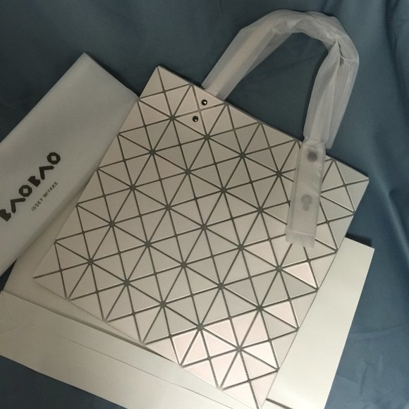 misti_minott's tweet photo. So good I had to share! Check out all the items I'm loving on @Poshmarkapp #poshmark #fashion #style #shopmycloset #isseymiyake #oldnavy #vincecamuto: https://t.co/W1xq9bCsrk https://t.co/EG4oVXJTL7