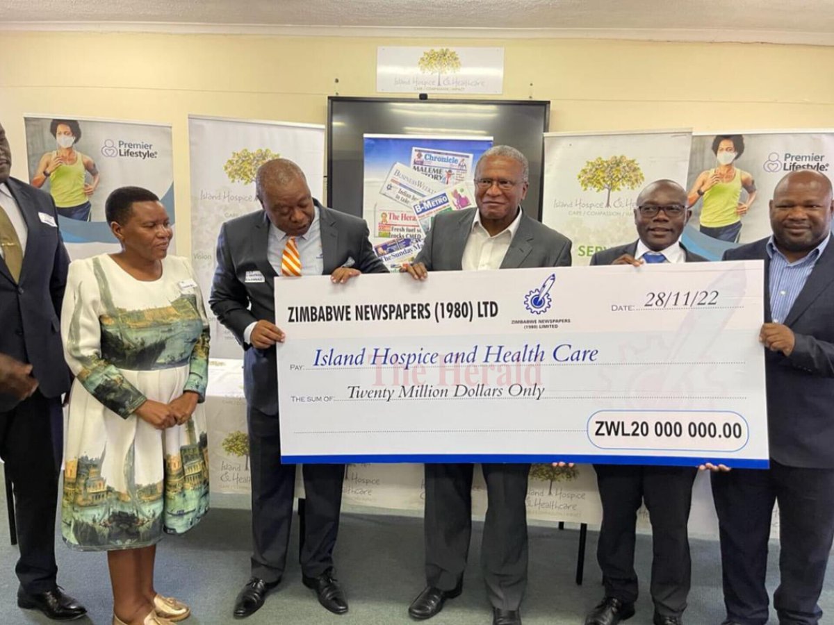 capitalkfm's tweet photo. Zimpapers Chief Executive Officer Mr. Pikirayi Deketeke hands over #CancerPowerWalk Funds to @IslandHospiceZW today.
A big thank you to all those who participated in the walk.
📸: @HeraldZimbabwe https://t.co/kipzXqVpfz
