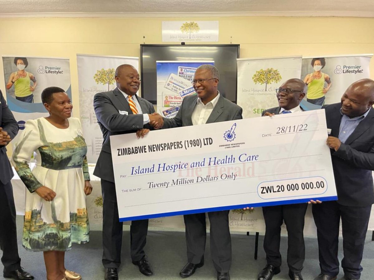 capitalkfm's tweet photo. Zimpapers Chief Executive Officer Mr. Pikirayi Deketeke hands over #CancerPowerWalk Funds to @IslandHospiceZW today.
A big thank you to all those who participated in the walk.
📸: @HeraldZimbabwe https://t.co/kipzXqVpfz