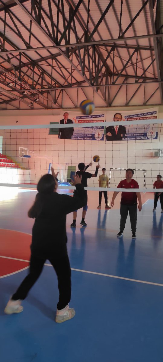 muthem_33's tweet photo. “Voleybol” kursumuzdan kareler 🏀 @MersinMEM @AdemKoca46 @Mersinhayatboyu @MemBasin @MikailEREN33 @mut_mem @harungergin @ibrahim_oguz @ErdemMustapha @mdogukanb https://t.co/24G3DVFDyW