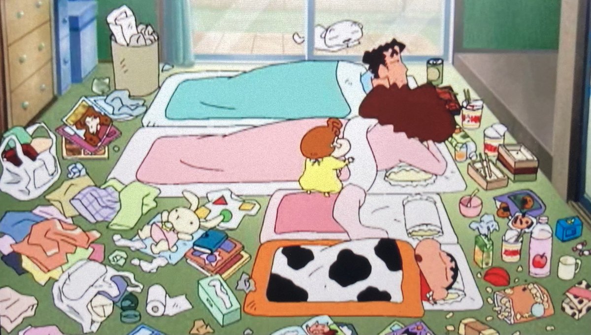 Shoroism's tweet image. 짱구 극장판 참 많이 봤지만
으스스한 핸더랜드나  대놓고 괴기스러운 아미고보다도 나는
3분 대작전이 제일 무서웠다

하루에 랜덤 몇 번씩, 각 3분 동안 세상을 구하는 영웅전사가 되는데
형만과 미선은 그것에 푹 빠져서  짱아도 집도 돌보질 않고
하루종일 괴물 세상으로 통하는 족자만 쳐다본다