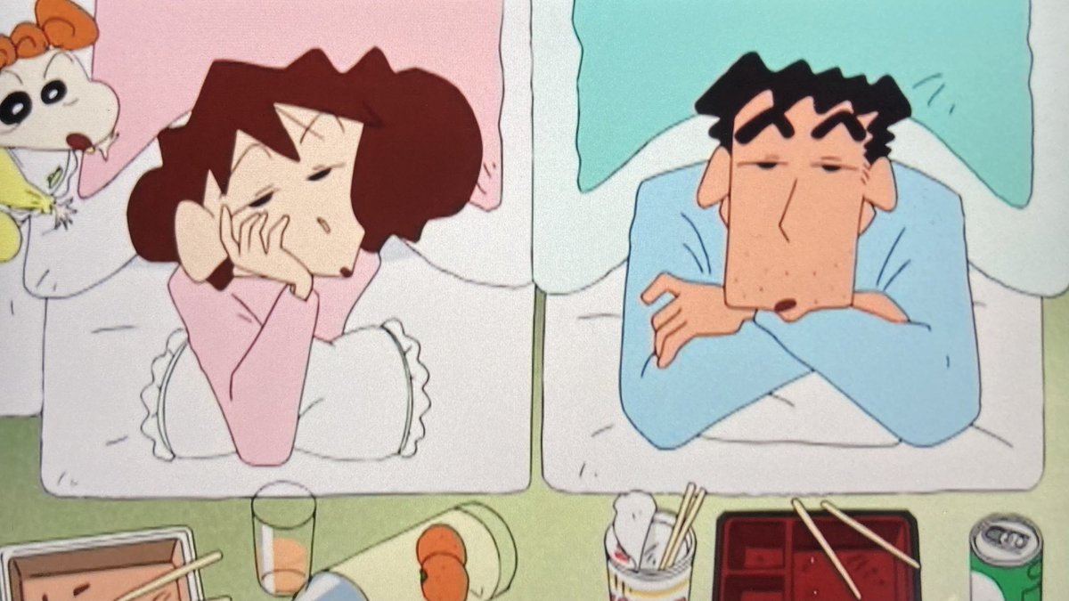 Shoroism's tweet image. 짱구 극장판 참 많이 봤지만
으스스한 핸더랜드나  대놓고 괴기스러운 아미고보다도 나는
3분 대작전이 제일 무서웠다

하루에 랜덤 몇 번씩, 각 3분 동안 세상을 구하는 영웅전사가 되는데
형만과 미선은 그것에 푹 빠져서  짱아도 집도 돌보질 않고
하루종일 괴물 세상으로 통하는 족자만 쳐다본다