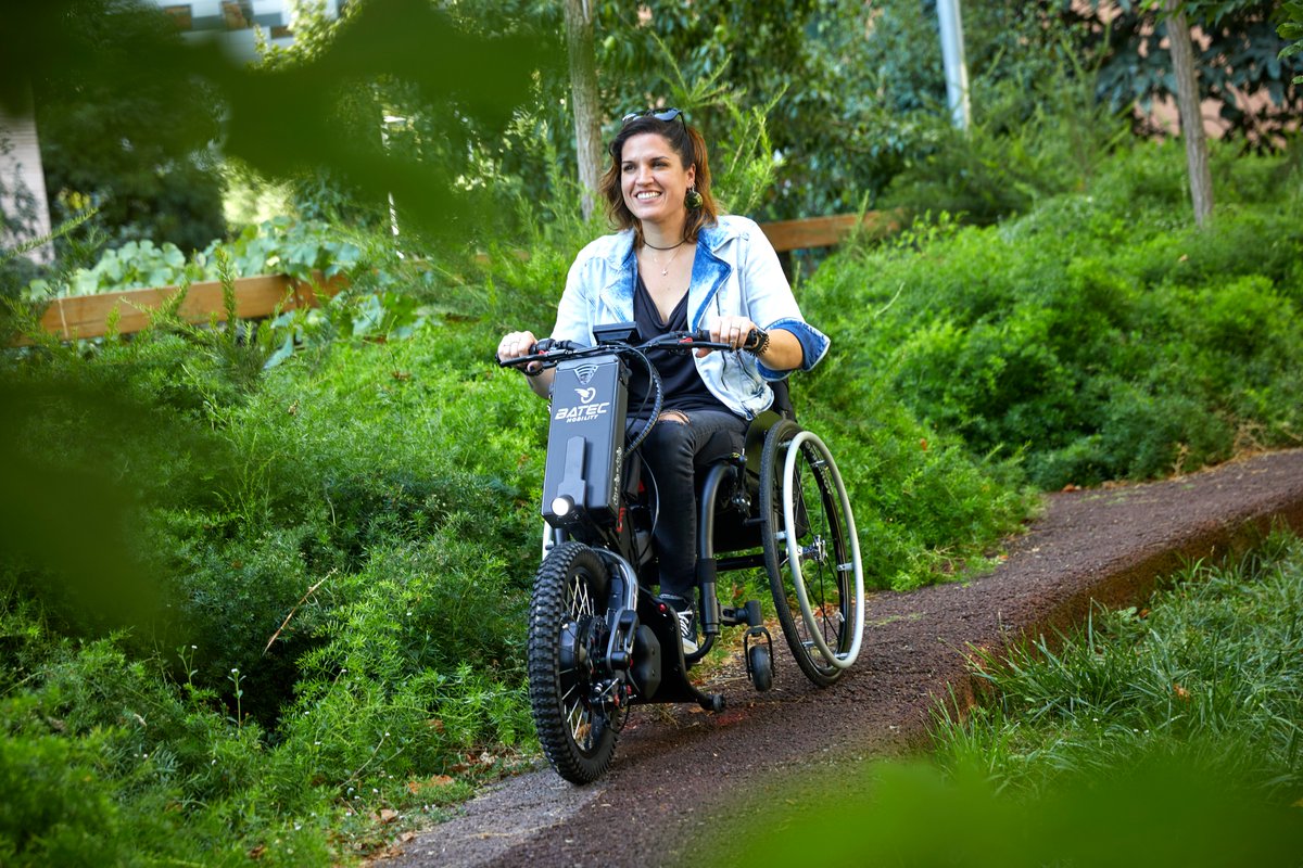 BatecMobility's tweet photo. Nuestro versátil #Handbike BATEC RAPID 2 te permite usarlo en todas las ocasiones.

Rutas por la montaña, vías verdes, disfrutar de la velocidad en largas distancias o salir con los amigos para ir a tomar algo, siempre bien acompañado

Descubre más aquí➡️https://t.co/R9STzc5aL8 https://t.co/bWyDGn0uV6