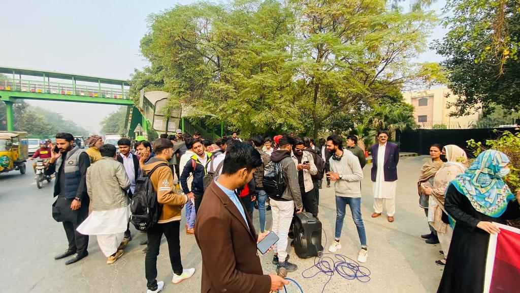 wqmd41's tweet photo. #ProtestAgainstUHS
@PMC_org
@UHSLhrOfficial
@IrfaanYousaf
@MSMPakistan_
@MSMSistersPak
@PATofficialSM https://t.co/NOADRMbXL5
