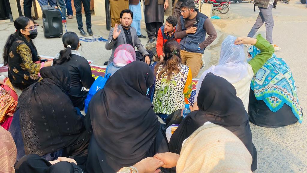 wqmd41's tweet photo. #ProtestAgainstUHS
@PMC_org
@UHSLhrOfficial
@IrfaanYousaf
@MSMPakistan_
@MSMSistersPak
@PATofficialSM https://t.co/lclxFIg9z9