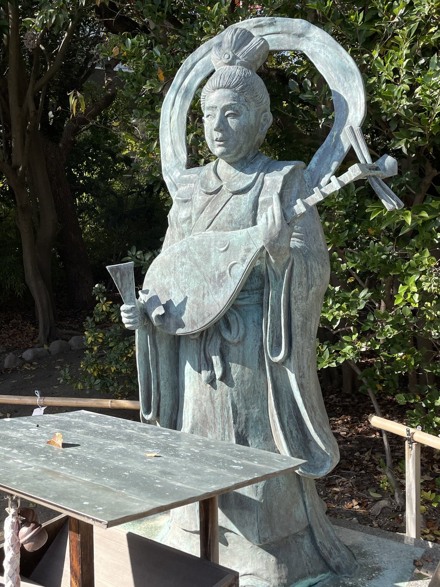 AikoSarry's tweet photo. 神戸和田岬にある、和田神社に行きました⛩珍しく白蛇大神を祭る神社でした😃

御神祭は、天御中主大神(あめのみなかぬしのおおかみ)市杵嶋姫大神(いちきしまひめのおおかみ)蛭子大神(ひるこのおおかみ)です✨
和田神社は、海の守り神として崇敬されていたようです。明るくて綺麗でした☘️ https://t.co/QxhIjq7WpC