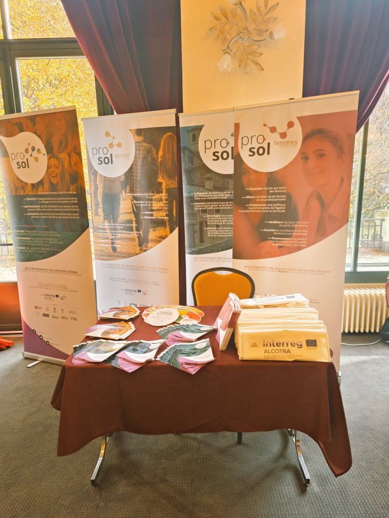 alicejudepro's tweet photo. It's starting ! Kickoff @InterregALCOTRA 21-27 @chamonix Stands @prosol et @PITER_ALPIMED prontissimi ❤️ https://t.co/WOtLsbbjKn