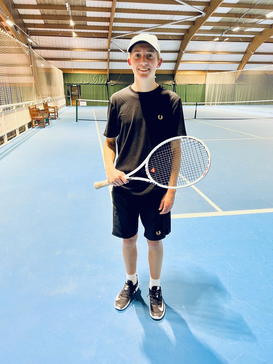 PaulBrooker4's tweet photo. What a great weekend for Team Brooker! Promotion for Imogen playing for the Essex Ladies team in the winter County Cup and a great Men’s G3 win for Oli ! 💪👏🎾🏆🔥#tennissiblings #countychampions @EssexLTA @harlowtennis @StarsStripes10s @NewHallTennis https://t.co/nuy45tfBdf