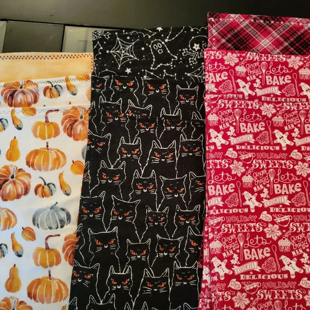 AlyCatCreations's tweet photo. It's Christmas cookie time! #kitchencloth #kitchenstyle #kitchentowel #kitchenqueen #kitchenstyle #ecofriendly #reuseable #unpapertowels #christmasmood #Christmas2022 #christmascookies #christmasbaking #holidays #hostessgift #holidaybaking #holidaycookies #EtsyEmail #etsyfinds https://t.co/7zFoRcYMCT