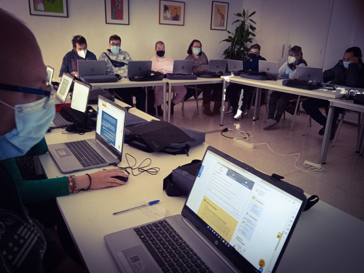 ASOCIACIONFUEN3's tweet photo. Aprendemos sedes electrónicas, carpeta ciudadana y sistema cl@ve @EAPNclm #CompetenciasDigitalesCLM Plan de recuperación, transformación y Resiliencia -financiado por la Unión Europea #NextGenerationE
Con el apoyo y financiación de @gobjccm y la Consejería de #BienestarSocialCLM https://t.co/1NLgmLM2en
