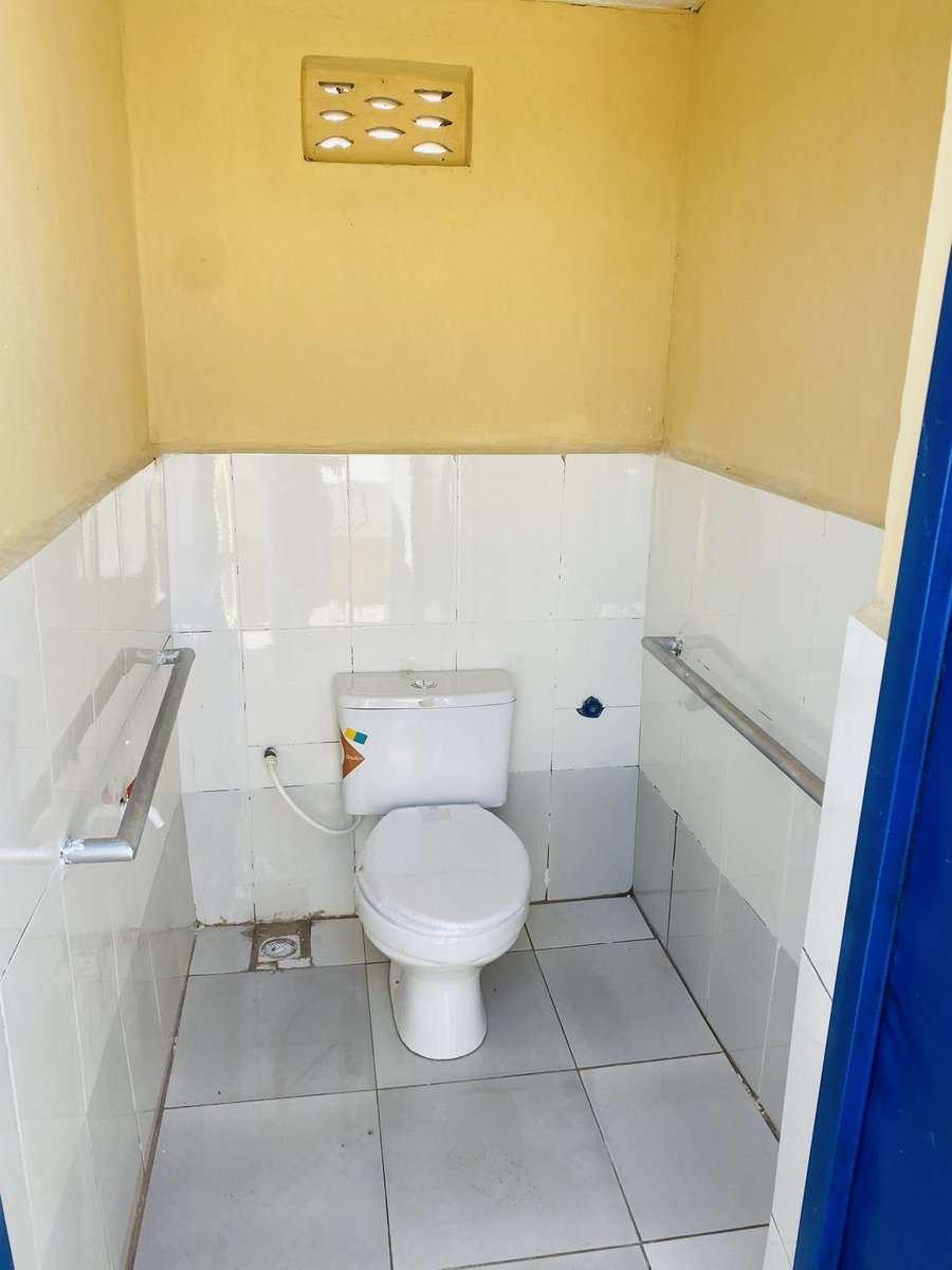 GreenHabitatNG's tweet photo. @greenhabitatng in partnership with @USAIDNigeria constructed 10 blocks of toilets across 5 schools and 3 health care centers in Kebbi State, increasing access to improved sanitation for 6,676 beneficiaries in the target area.
#usaidfunded #worldtoiletday #WASHsector https://t.co/I9c0p2BdV3