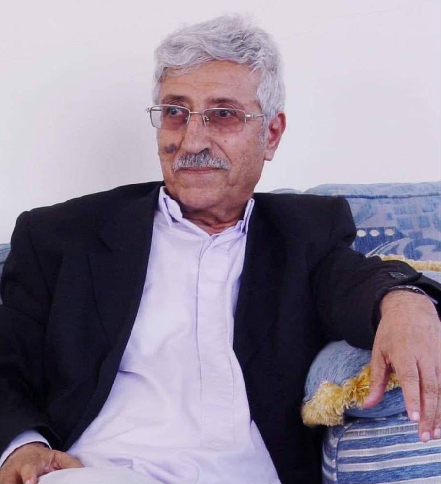 m_hendwan's tweet photo. ما الداعي إلى تأجيل موتي
جسدي يشيخُ
ومثله لغتي وصوتي
ذهبَ الذين أحبهم 
وفقدتُ أسئلتي ووقتي
أنا سائرٌ وسط القبورِ
أفرُّ من صمتي لصمتي.

رحمك الله ؛ انا لله وانا اليه راجعون

#عبدالعزيز_المقالح https://t.co/ItpftXe98W