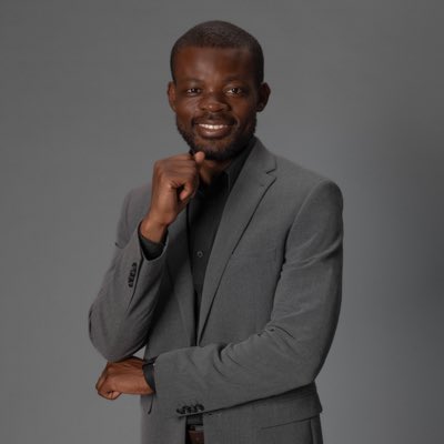 lundarussell's tweet photo. #NewProfilePic https://t.co/CWHWkNwqhc