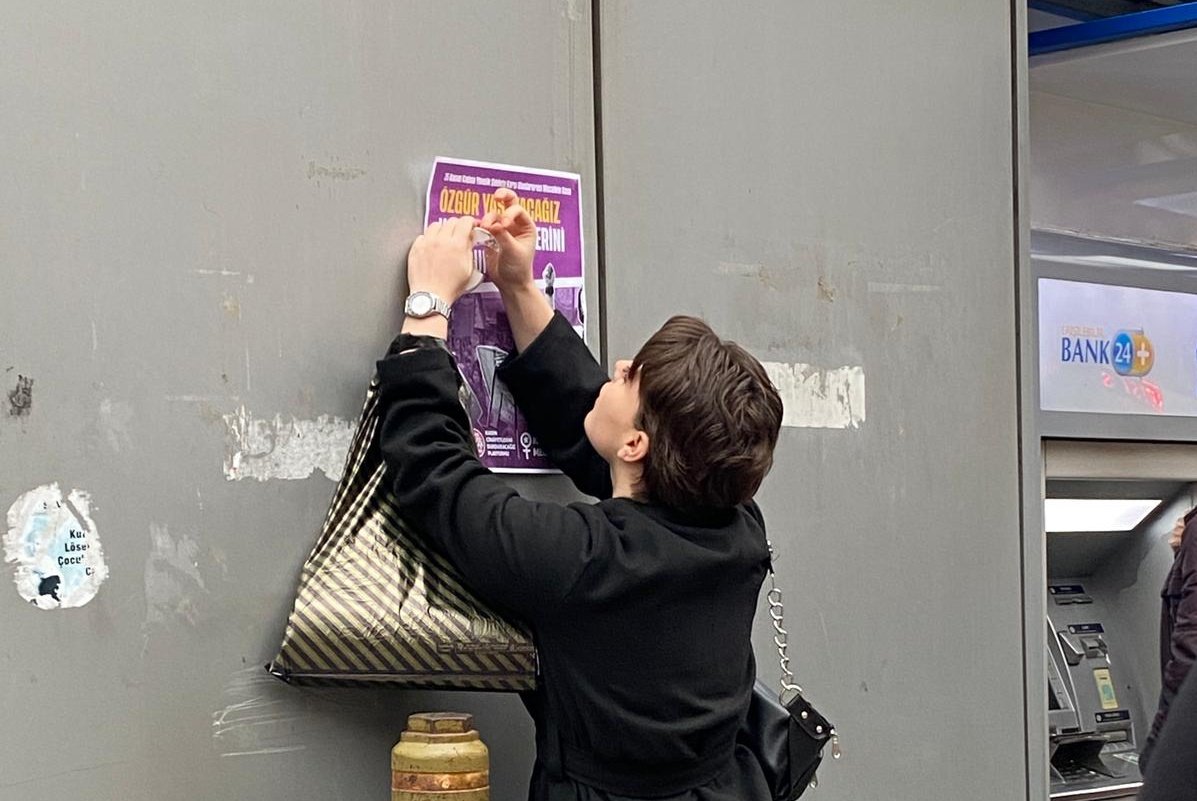 Kadına Yönelik Şiddete Karşı Uluslararası Mücadele Günü için Zonguldak sokaklarındaydık.

Özgür Yaşayacağız
Kadın Cinayetlerini Durduracağız

Sen de mücadeleye katıl, asla yalnız yürümeyelim ✊️ 
docs.google.com/forms/d/e/1FAI…