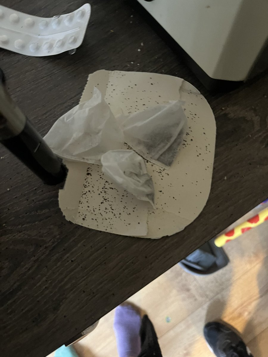 RhysGDev's tweet photo. @PGtips just opened a brand new box and half the tea bags are split 😡 https://t.co/jZd3zgFyXh