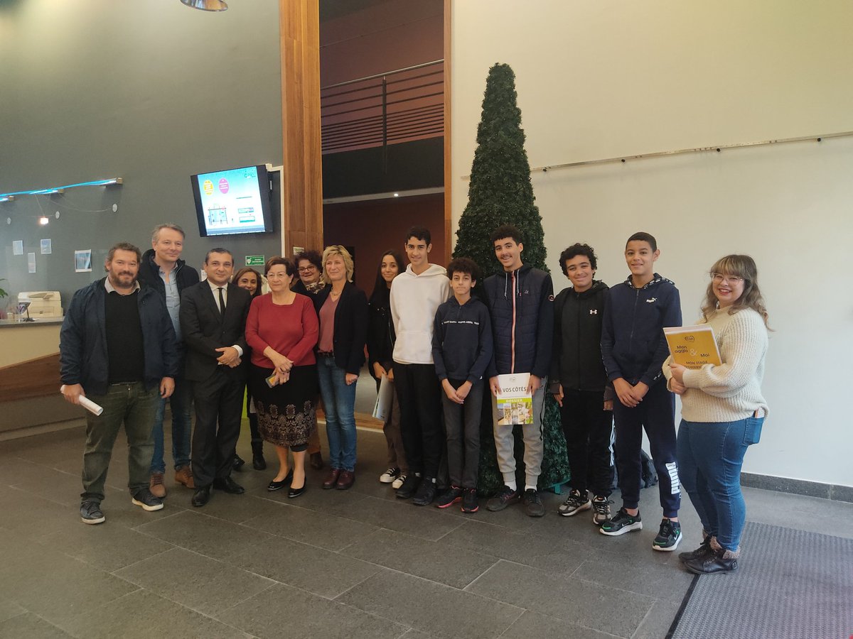 Accueil des stages de qualité à l'hôtel de <a href="/LaCoVe84/">La CoVe</a> pour les élèves de 3ème dans le cadre de la #citéeducative de #Carpentras. Merci à Mme la Présidente et à l'ensemble des services. <a href="/AcAixMarseille/">Acad. Aix-Marseille</a> <a href="/dsden84/">DSDEN de Vaucluse</a> <a href="/Prefet84/">Préfet de Vaucluse</a>