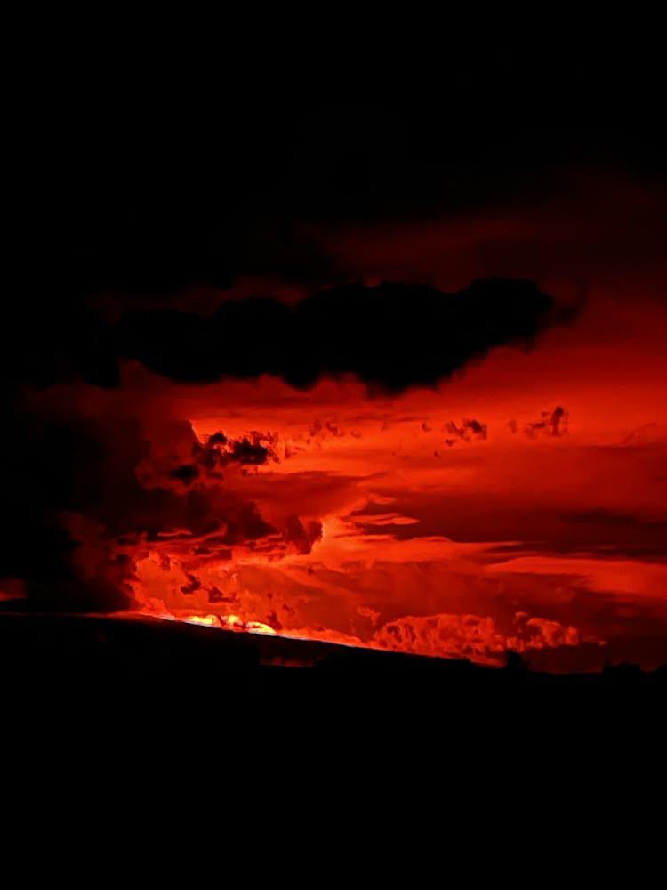 UPDATE: View from Saddle Road of lava from Mauna Loa volcano eruption as of 1:30 am — Hawaii County Civil Defense working to confirm if any lava has flowed outside the summit caldera (pics: <a href="/KITV4/">Island News</a> viewer AJ Taaca)