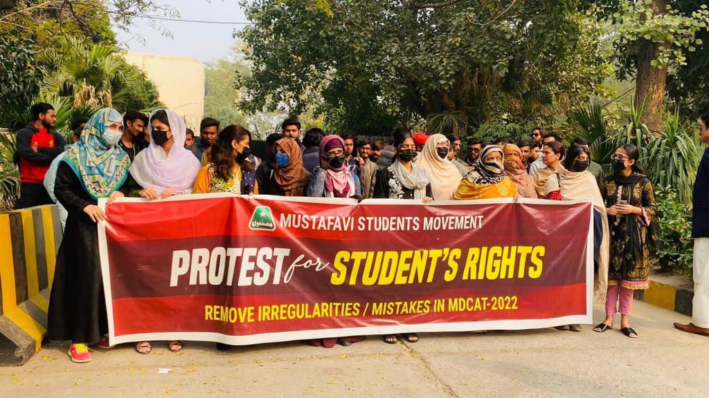 Ahmad34826005's tweet photo. #ProtestAgainstUHS
@PMC_org
@UHSLhrOfficial
@IrfaanYousaf
@MSMPakistan_
@MSMSistersPak
@PATofficialSM https://t.co/QO5Hj3oAHG