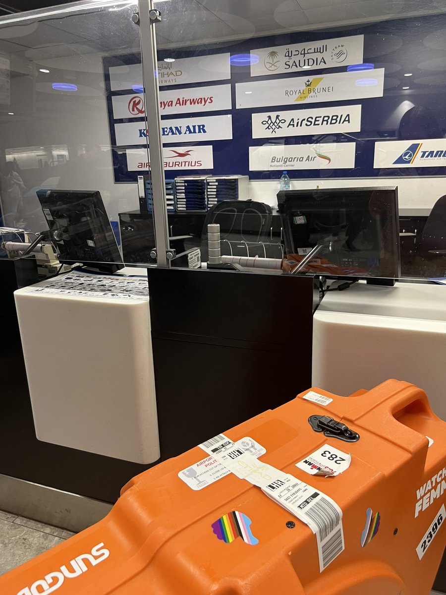 SykesElly's tweet photo. @etihad I have just flown from Abu Dhabi to London Heathrow. My bike box has been damaged and has a crack in it after the flight. I immediately reported this to your desk at the airport. The lady at the desk said they are not liable for this damaged bag. Please can you explain? https://t.co/SjwEWOdH8p