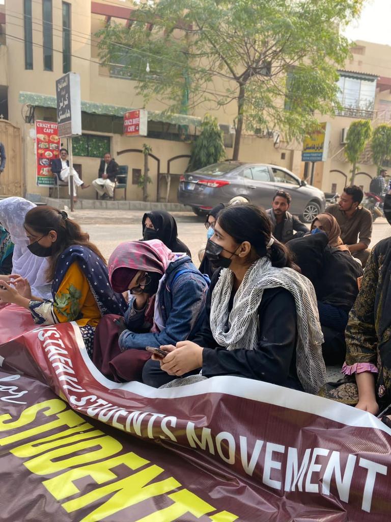 Ahmad34826005's tweet photo. #ProtestAgainstUHS
@PMC_org
@UHSLhrOfficial
@IrfaanYousaf
@MSMPakistan_
@MSMSistersPak
@PATofficialSM https://t.co/QEF84UYNs6