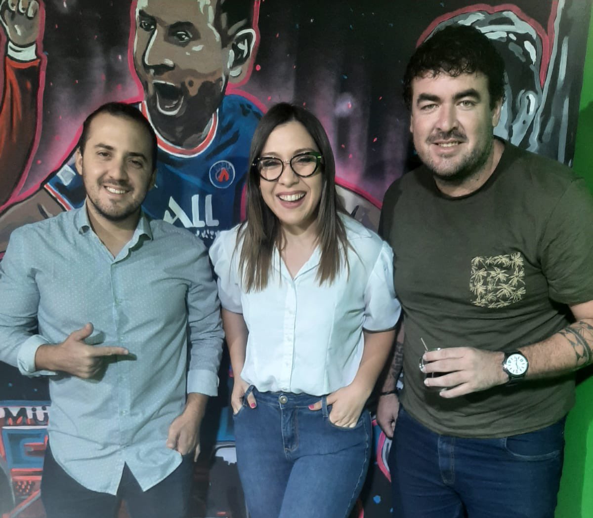 😃 ¡Esto sigue! 

¡Ya empieza #KOR - #GHA y están listos <a href="/Adri_caceres10/">Adrián Cáceres</a>, @mauriccio91 y una invitada especial: <a href="/SolangeEncina1/">Solange Encina ☀️</a>, para reaccionar a este partidazo!

#Qatar2022 #RolangaEnQatar #RolangaMundial

📻Escuchanos: Rolanga.com
📺Miranos: Twitch.tv/rolangapy
