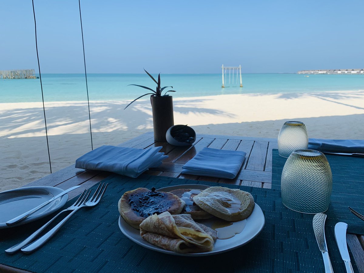 e_barzoon's tweet photo. Money can’t buy Happiness but my #Amex helps. ☺️🏝 https://t.co/z5uOwzpc34