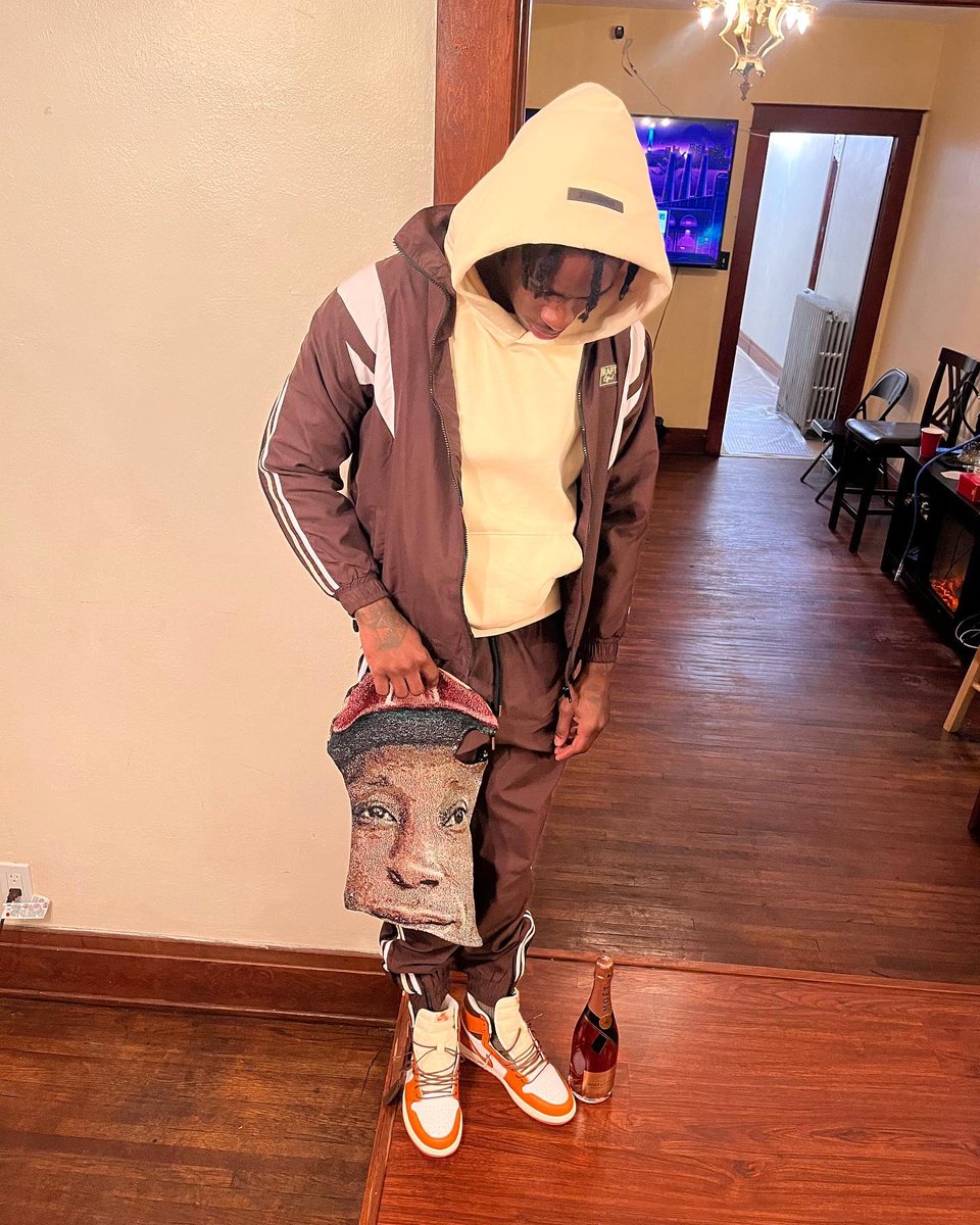 kurryc26's tweet photo. Ian gon say to much cuz I ainβt tryna go out like YSL π«’πβοΈ#LLMunch π#26 https://t.co/gjH6Li8WPw