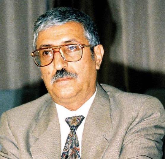 تعازينا الحارة برحيل الدكتور عبدالعزيز المقالح، لعائلته ومحبيه ولليمن كافة.
الشاعر والاديب والاداري، الذي عاش تحولات الجمهورية ومواجهات اعدائها.
عاش زهو انتصارات سبتمبر 62، ومات موجوعا بعودة اعدائها.
رحل بجسده لكن إرثه سيبقى خالدا بخلود الثورة والجمهورية.