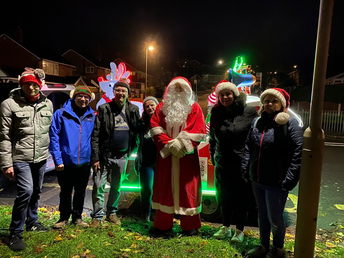 <a href="/BrierleyHillSam/">Brierley Hill Samaritans</a> joined Santa and his sleigh Sunday evening. A big thank you to <a href="/KandDLions/">K&D Lions</a> for inviting us to join them and helping local causes.🎅🎄
