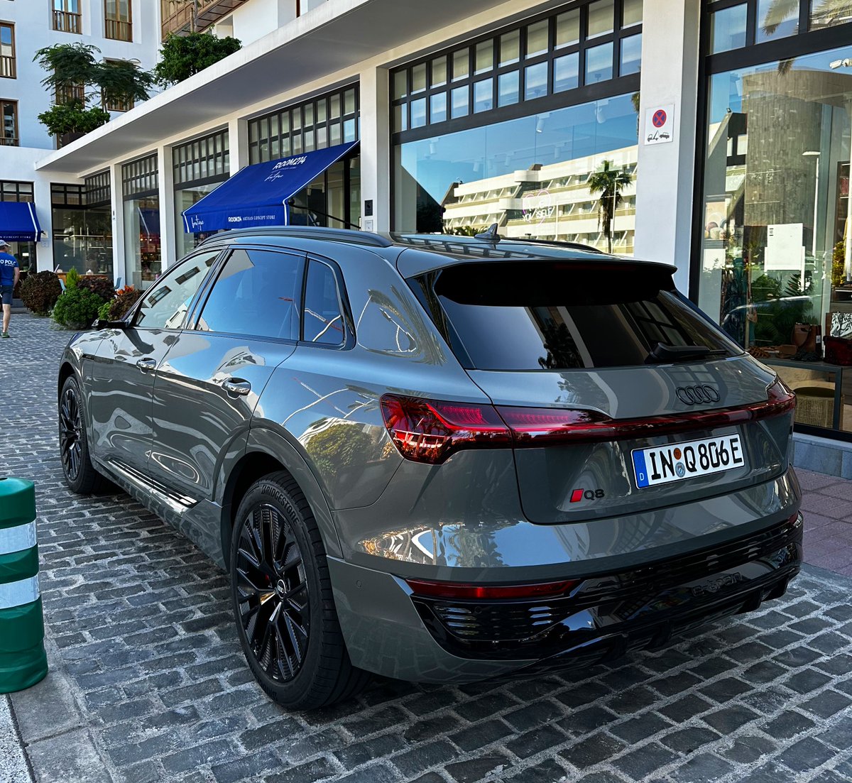 sidpatankar's tweet photo. And now while I’m still the Lord of the Rings(!) the action shifts to the armed climes and a very hot new car. Here’s your first look at the all new Audi Q8 e-tron.
SVP
#Q8etron #audi #canaryislands #Lanzarote #SUV #electric #globaldrive https://t.co/Gp98j7QV9f