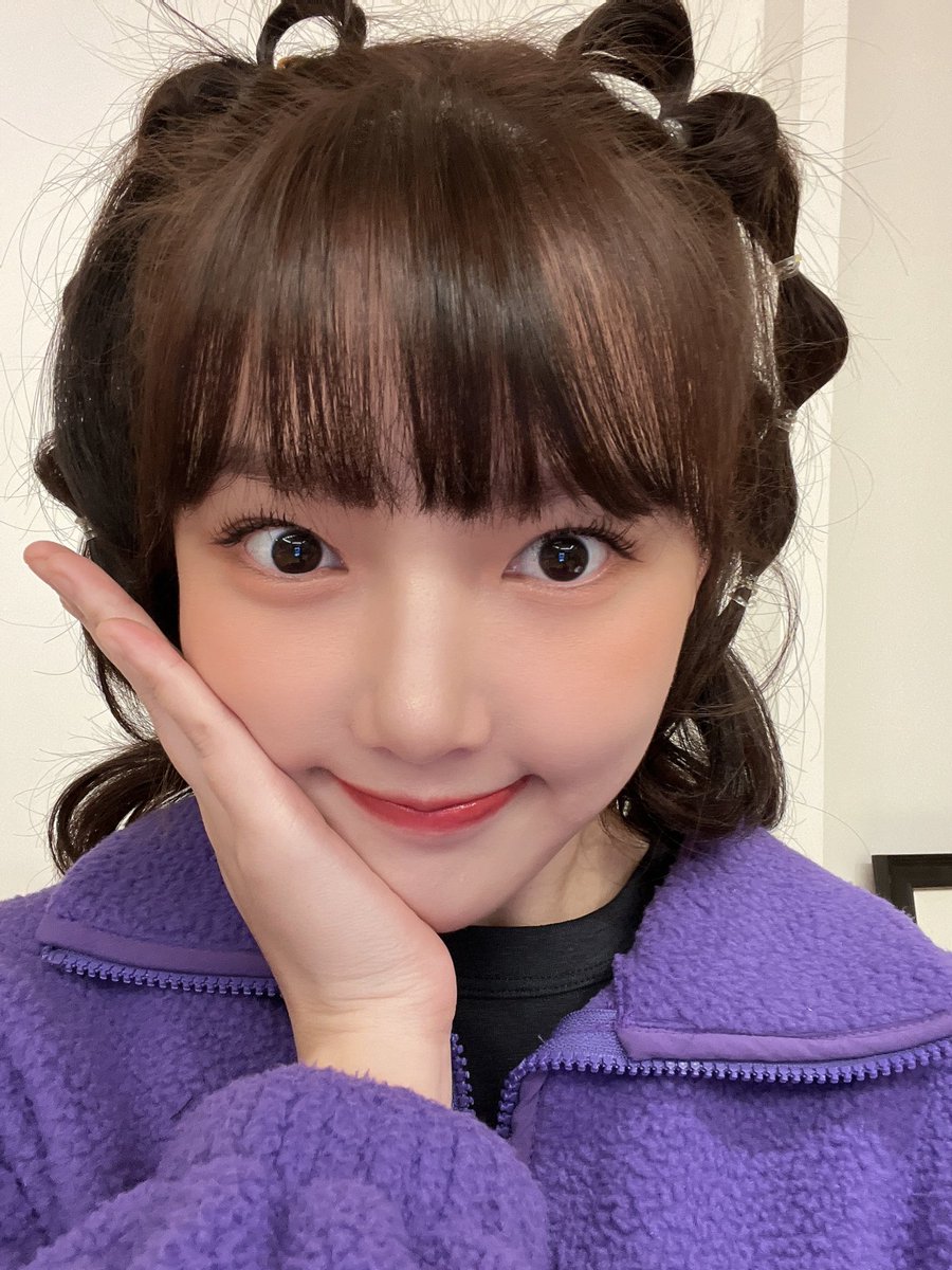 dailyyerin's tweet photo. 221128 🐥💬

"Sorry for being cute"
"Watch soccer well💛" 
📸 https://t.co/3cUIqrtJJt