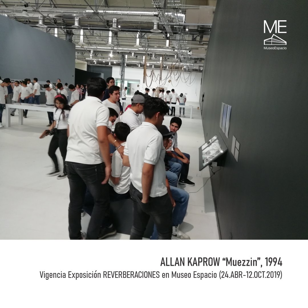 ALLAN KAPROW USA, Fue un artista pionero en el establecimiento de los conceptos de arte de performance. Desarrolló instalaciones y happenings a fines de los años cincuenta y sesenta. Sus happenings, alrededor de doscientos, fueron evolucionando a lo largo de los años.