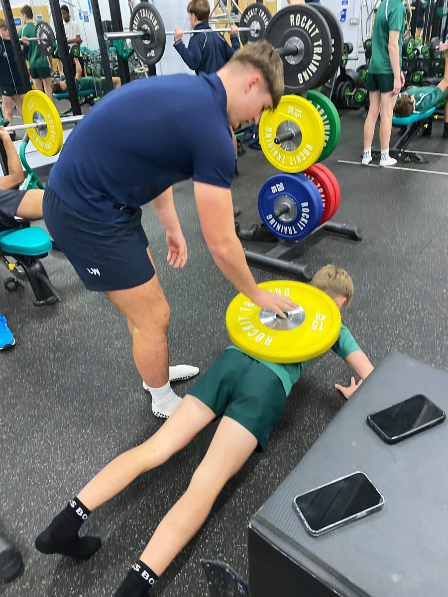 WGRugby's tweet image. Great to see the 1st XV helping the U15 rugby squad with their athletic development in the gym this evening #oneprogramme