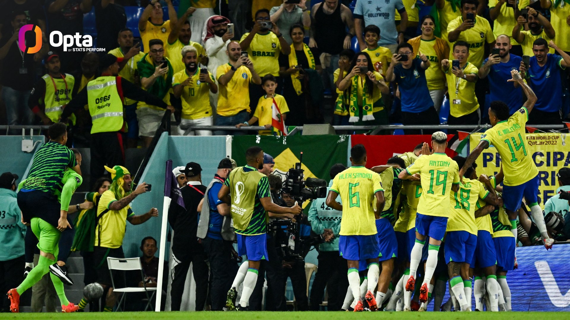 Brazil team picture football 2022 hi-res stock photography and