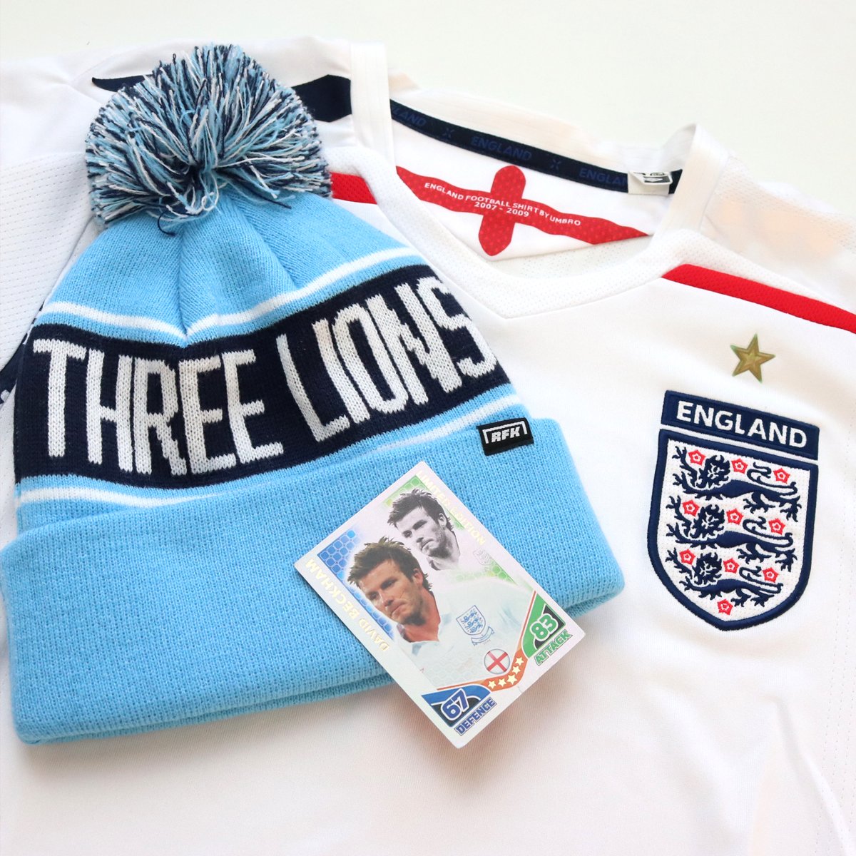 retrokits_ltd's tweet image. 🏴󠁧󠁢󠁥󠁮󠁧󠁿 GIVEAWAY TIME! 🏴󠁧󠁢󠁷󠁬󠁳󠁿

With the big England vs Wales game tomorrow, we're giving away two kit bundles! Each bundle contains a kit, a bobble hat and a retro football card.

To enter:
- Follow us @retrokits_ltd
- Retweet this tweet
- Comment which bundle you want

Good luck!