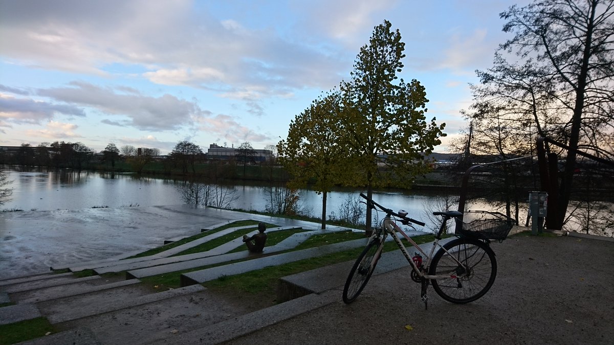 BambergBike's tweet photo. @mtpb_eu @elapopela89 Gegen die Damenausführung spricht: fährt sich oft nicht so gut und schnell, benachteiligt die Frau.
Gegen die Herrenausführung spricht: voraussetzungsvoller beim Auf- bzw. Absteigen.

Im Sommer lege ich mehr Wert auf Schnelligkeit, im Winter lege ich mehr Wert auf Sicherheit. https://t.co/bjuasbJukr