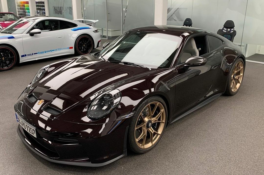 PorscheCIub's tweet photo. Paint-to-Sample Superior Red 992 GT3 Touring https://t.co/ihOXMUcyuX