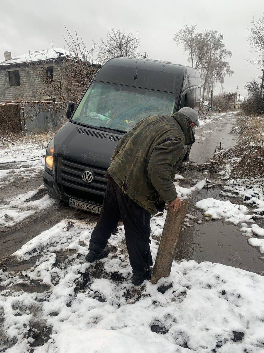 Quite the story from #Ukraine:
Ksenia's team was in a small village doing repairs and got stuck. A helpful tractor driver pulled them out using a downed power line as a tow cord. 
#UkraineTrustChain