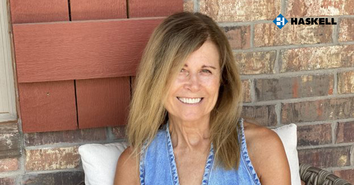 HaskellCo's tweet image. Congratulations to Teresa Lewis, a Design Estimator with @BenhamHaskellCo, who has received Haskell’s #LivingTheValues Award. What’s her secret? “Treat others how you want to be treated,” she says. #ValuesBasedLeadership haskell.com/insights/in-he…