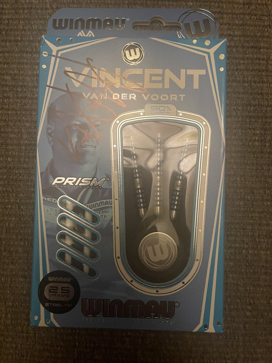 ModusDarts180's tweet image. COMP TIME - Courtesy of @Winmau we have a set of signed @VvdV180 darts - just RT/ FOLLOW @ModusDarts180 @MSSdarts @VvdV180 @DSZdarts to enter the draw