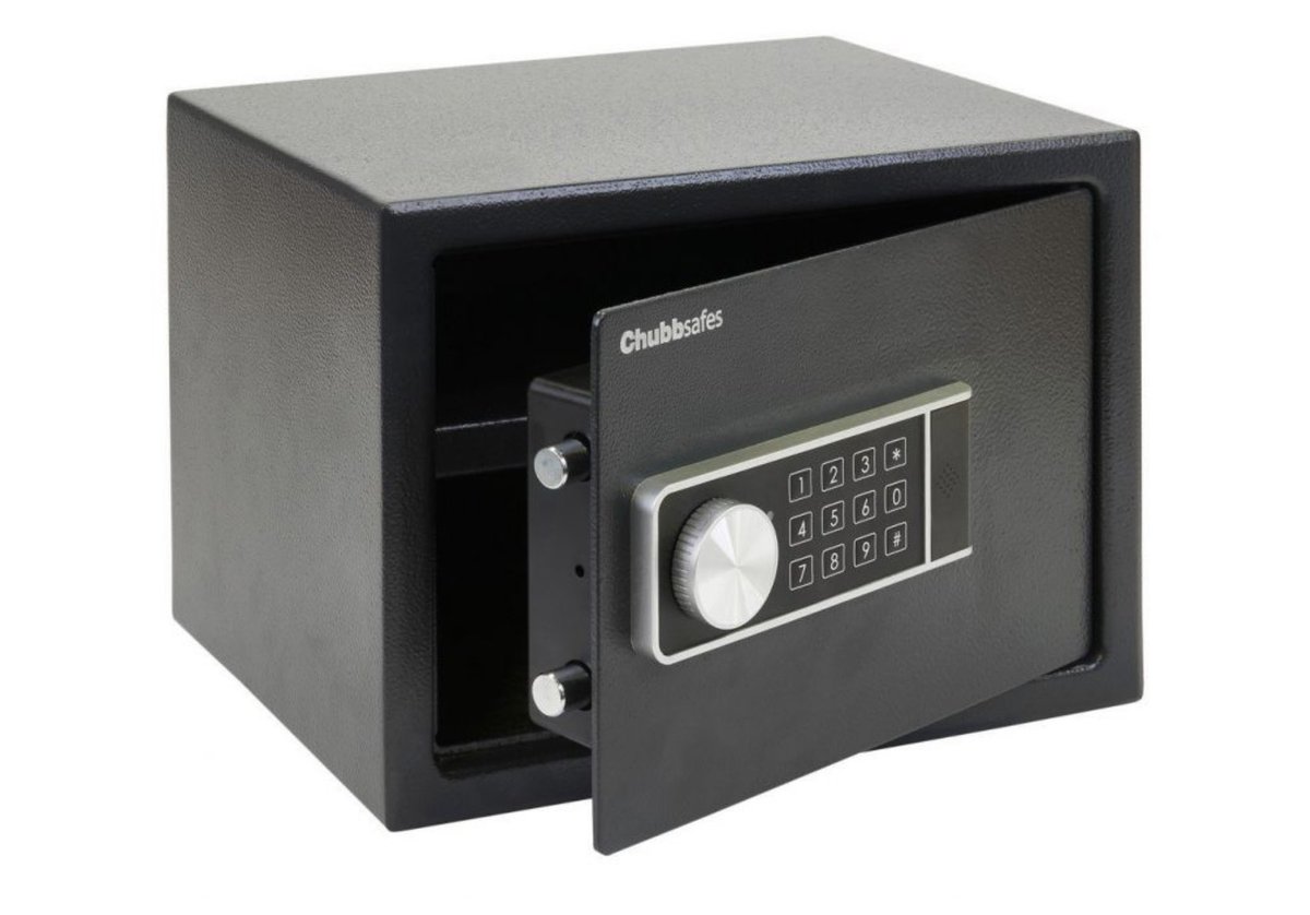 simplysafes's tweet photo. *Recommended Home Safe*

Chubbsafes Air15E Compact Home Safe - current cyber Monday deal!

The Chubbsafes Air is a simple, well designed home safe that offers you basic security in the home.

https://t.co/LrN6E8BxQJ https://t.co/yVCGv10Y9d