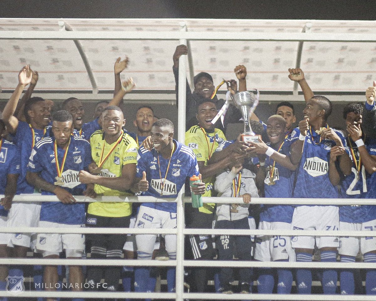 MillosFCoficial's tweet photo. 🙌🏆💙⚽️🔝

Compartimos algunas imágenes de la victoria de nuestra Sub20 frente a Equidad que nos coronó como Campeones de la Copa Metropolitana. 

¡Vamos muchachos! 🔵⚪️ https://t.co/JONc4sdsis