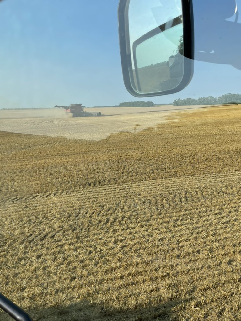 405farmer's tweet photo. It is a more respectable achievement to buy and pay for a quarter of land on your own than to use investment money and ‘buy’ a hundred quarters.
My humble opinion #landtalk #AgTwitter https://t.co/OrJ3cKxLjl