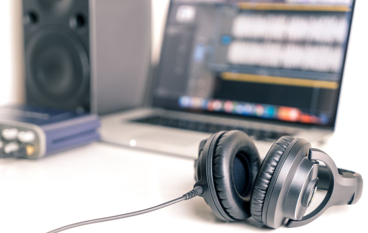 Which are the best #studio headphones on the market right now? Here is our list of the absolute best no matter what your budget is. Start making music today!
#headphones #studioheadphones #homestudio

themusicbuffet.com/blog/best-stud…