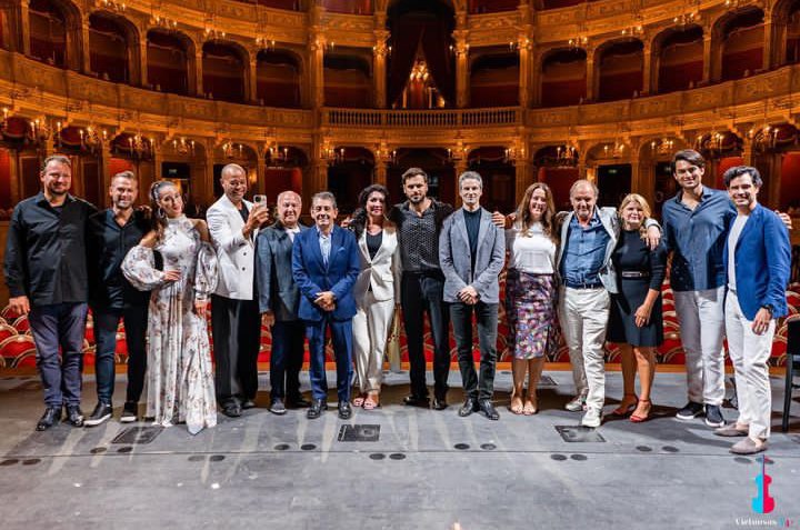 heeishauser's tweet image. Thank to the organisers, I'M HAUSER THE KING CELLO 🎻🎻👑