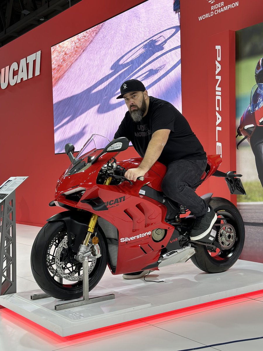 ShaunNapier01's tweet photo. The Ducati Panigale is definitely a piece of automotive art.
Thank you @ducatiuk for allowing me to take some pre show photos. It was definitely a very popular stand. 

#ducatinsta #ducatiuk #ducativ4 #ducativ4streetfighter #motorcycles #panigale #motorcyclelive https://t.co/YIqr5LBkLa