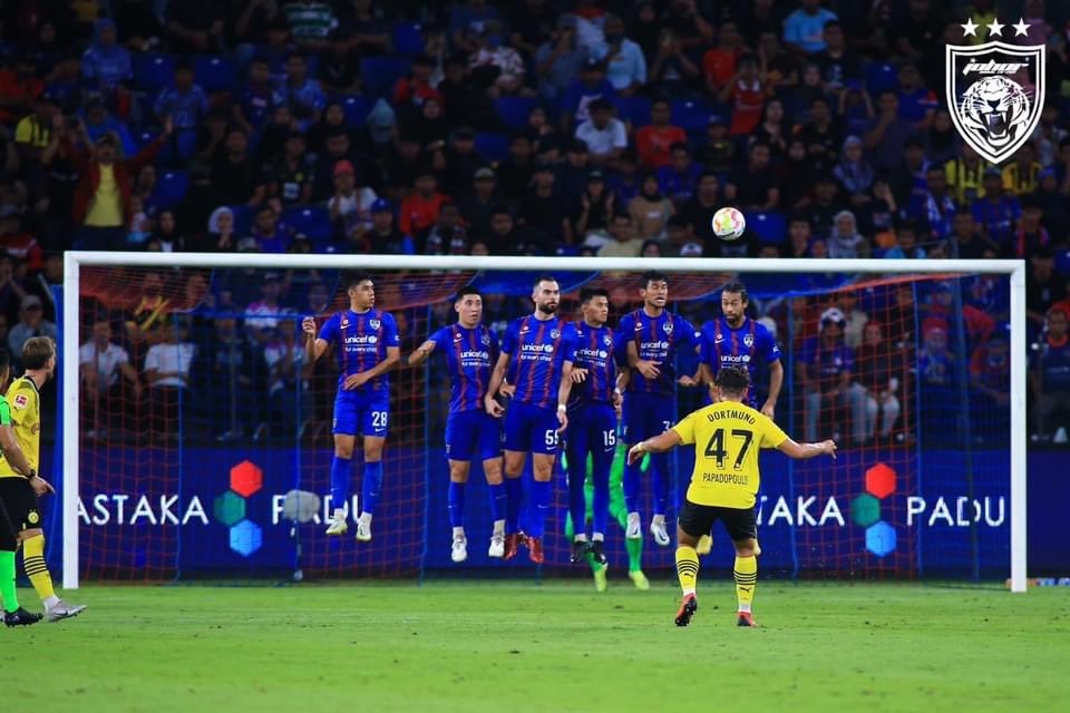 OfficialJohor's tweet image. More scenes from our International Club Friendly against Borussia Dortmund tonight… It was a pleasure, @BVB !

More photos at facebook.com/20845318598465…

#JDTvBVB
#InternationalClubFriendly
#LuaskanKuasamuJohor
#JDTforAll